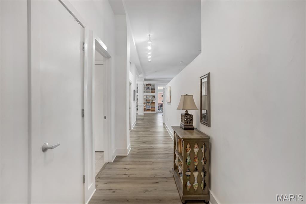 630 Emerson Road, Unit 203 Creve Coeur, MO 63141 - Photo 8 of 58 Gallery Image 8