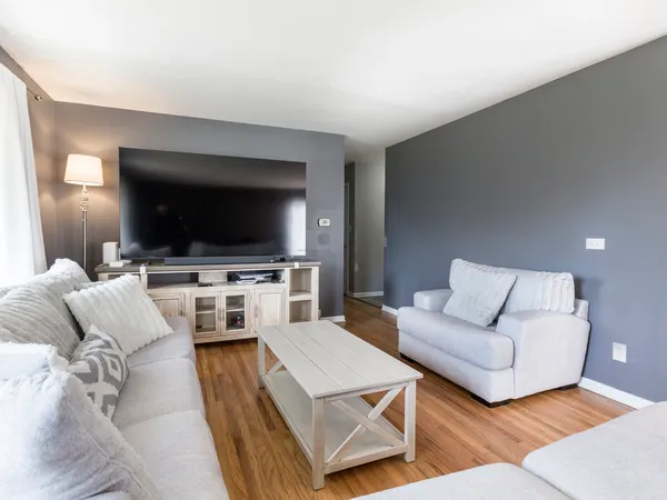 $325,000 | 3005 Green Meadow Lane, Cary, IL 60013