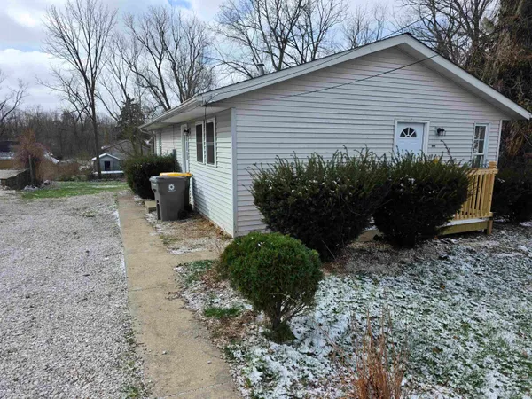 $1,500 | 1523 West 8th Street, Bloomington, IN 47404