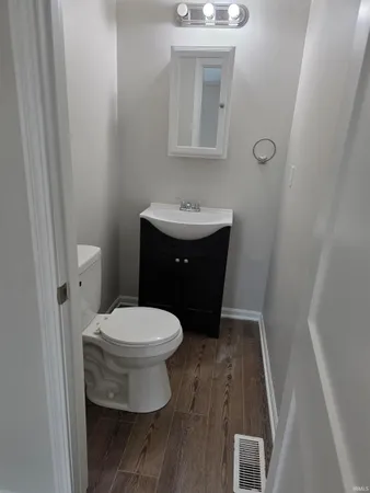 $1,500 | 1523 West 8th Street, Bloomington, IN 47404