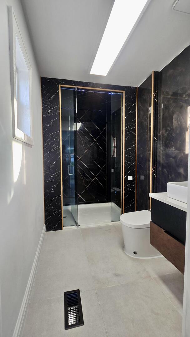 5936 West Maple Avenue Berkeley, IL 60163 - Photo 11 of 25 a view of an empty room with a window