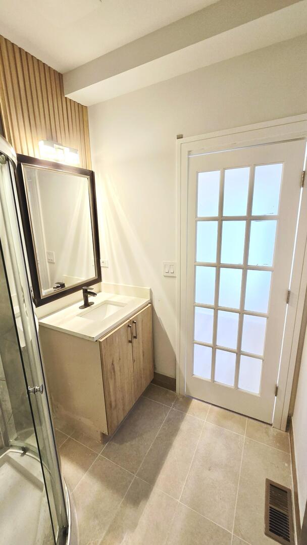 5936 West Maple Avenue Berkeley, IL 60163 - Photo 19 of 25 a view of utility room with a sink