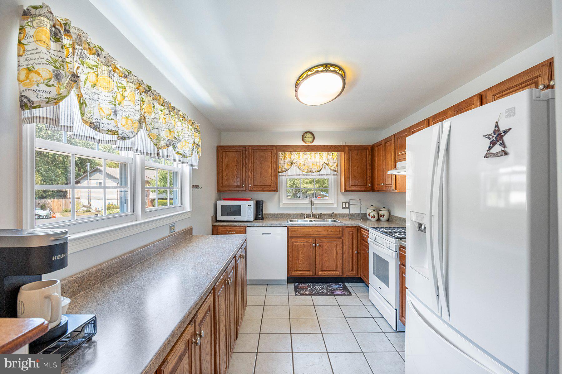 496 Maple Ridge Lane Odenton, MD 21113 - Photo 6 of 41 Kitchen with Ceramic Tile