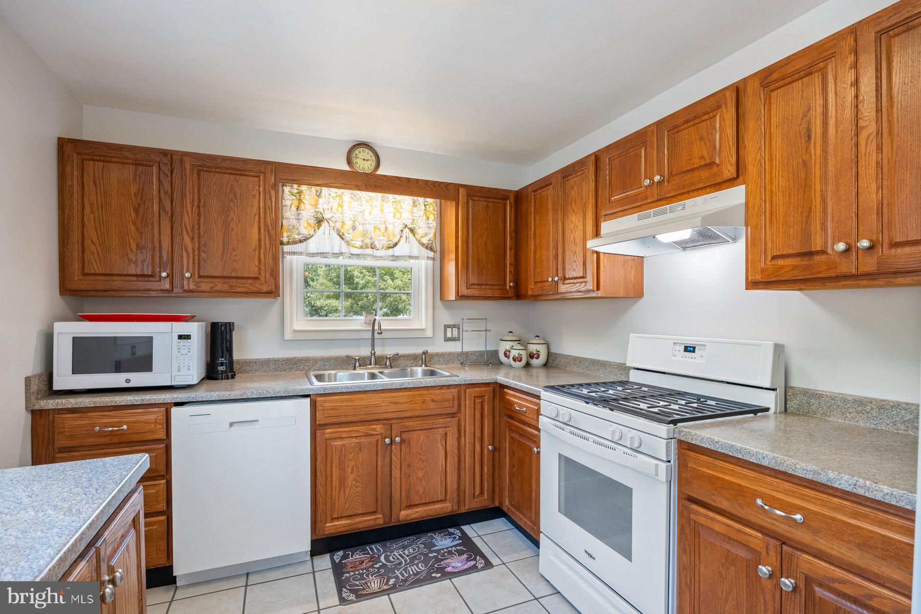 496 Maple Ridge Lane Odenton, MD 21113 - Photo 8 of 41 Gallery Image 8
