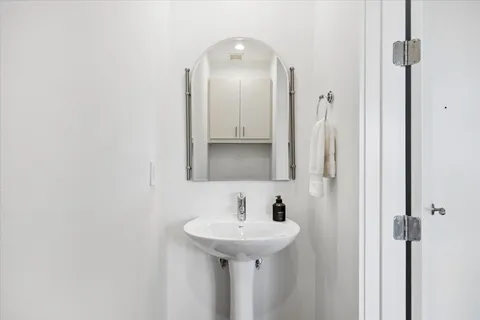 $475,000 | 1600 Post Oak Boulevard, Unit 1006, Houston, TX 77056
