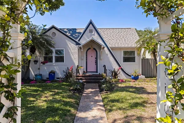 $895,000 | 1610 14th Street North, St. Petersburg, FL 33704