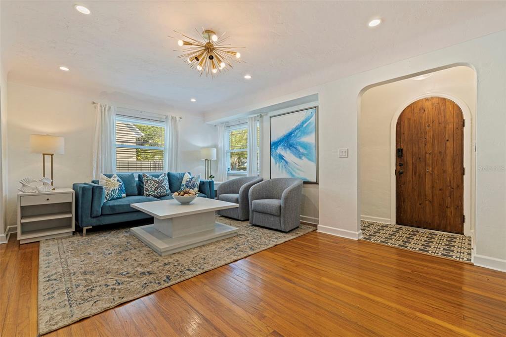 1610 14th Street North St. Petersburg, FL 33704 - Photo 3 of 38