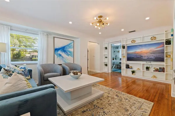 $895,000 | 1610 14th Street North, St. Petersburg, FL 33704