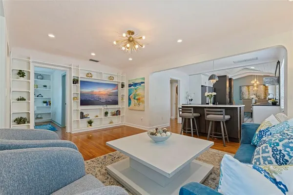 $895,000 | 1610 14th Street North, St. Petersburg, FL 33704