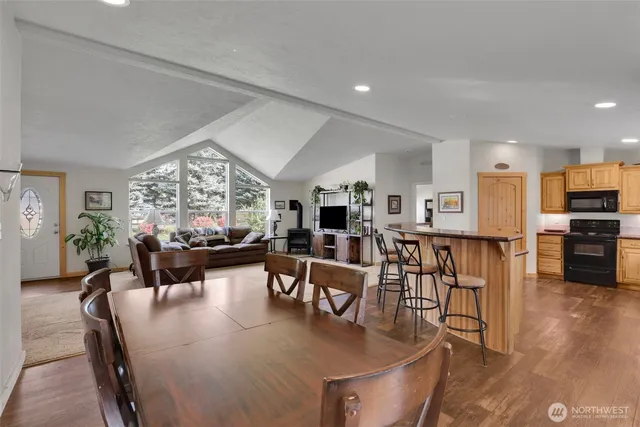 $560,000 | 38911 North Newport Highway, Elk, WA 99009