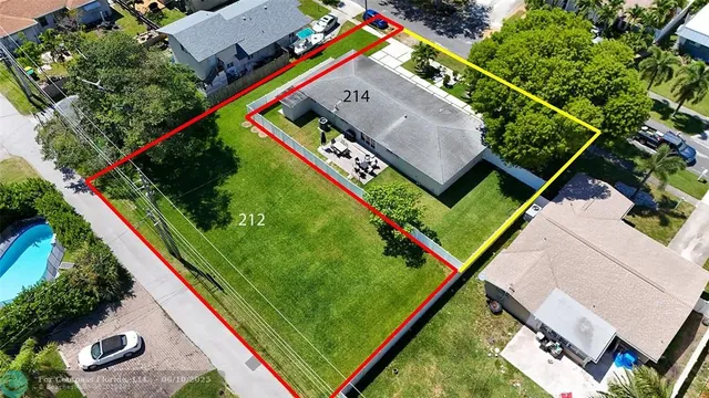 an aerial view of a tennis court