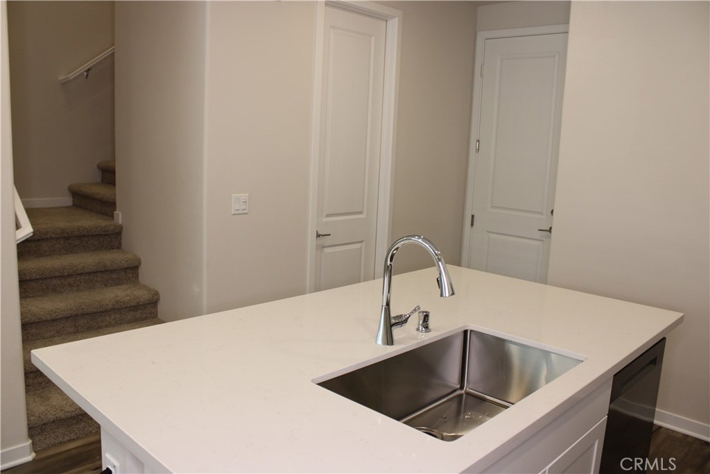9190 Connolly Lane Riverside, CA 92503 - Photo 4 of 40