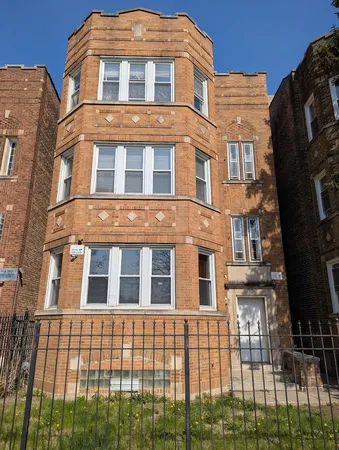 $1,900 | 7545 South May Street, Unit 3, Chicago, IL 60620