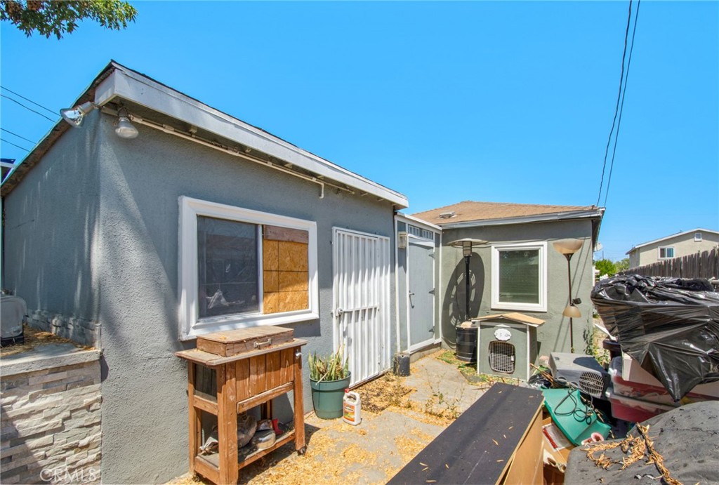 1802 West 153rd Street Compton, CA 90220 - Photo 17 of 20 a backyard of a house with seating space