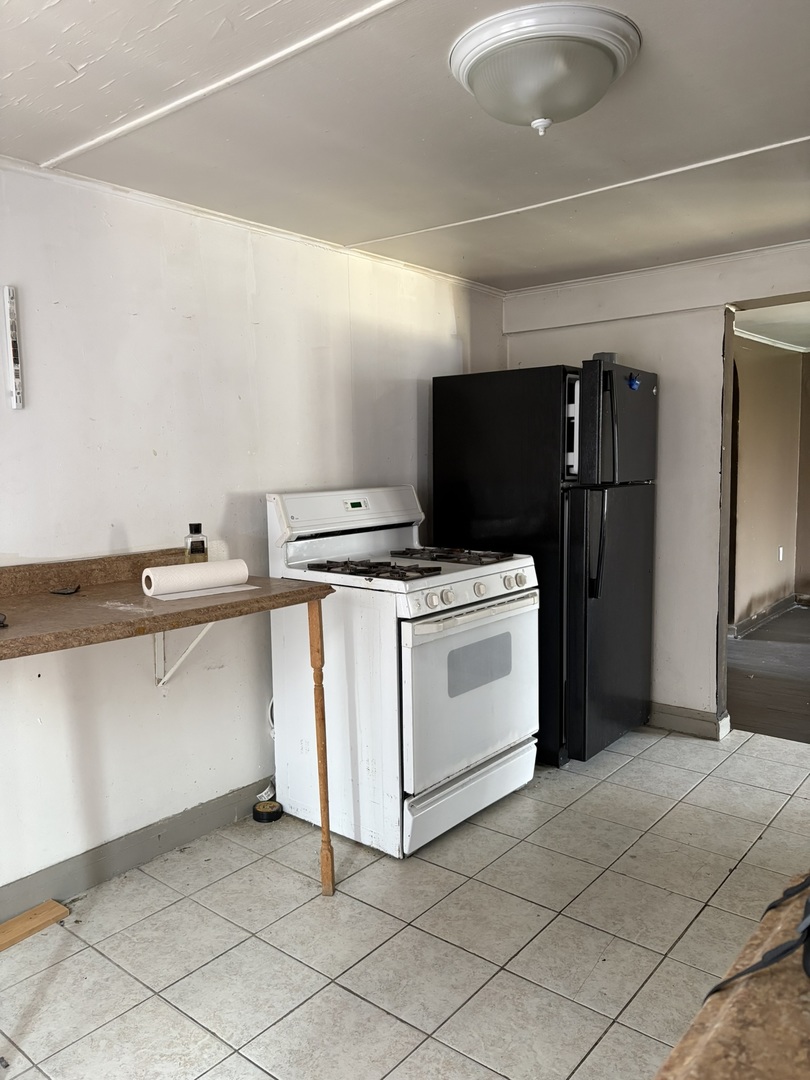 2014 West 52nd Street Chicago, IL 60609 - Photo 14 of 35 a kitchen with a stove and a microwave