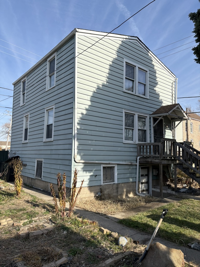 2014 West 52nd Street Chicago, IL 60609 - Photo 2 of 35 a view of a house with backyard