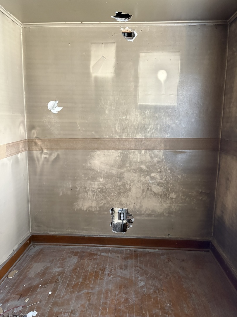 2014 West 52nd Street Chicago, IL 60609 - Photo 28 of 35 a view of a bathroom