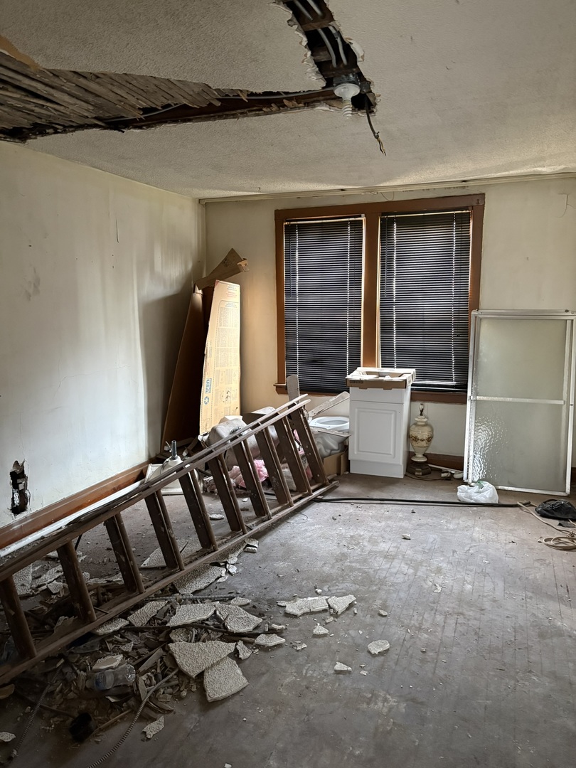 2014 West 52nd Street Chicago, IL 60609 - Photo 30 of 35 a view of a room with gym equipment