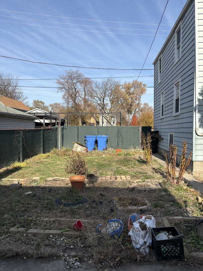 2014 West 52nd Street Chicago, IL 60609 - Photo 35 of 35 a view of a yard with table and chairs