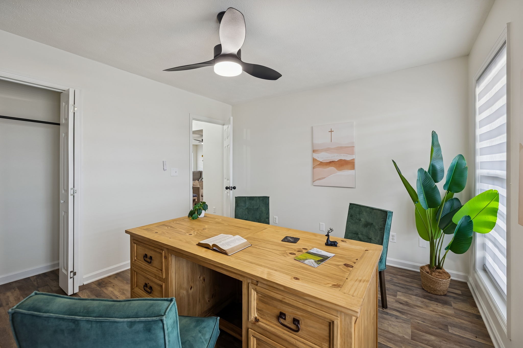 814 Denning Ford Road Portland, TN 37148 - Photo 26 of 99 a view of a dining room with furniture and a potted plant