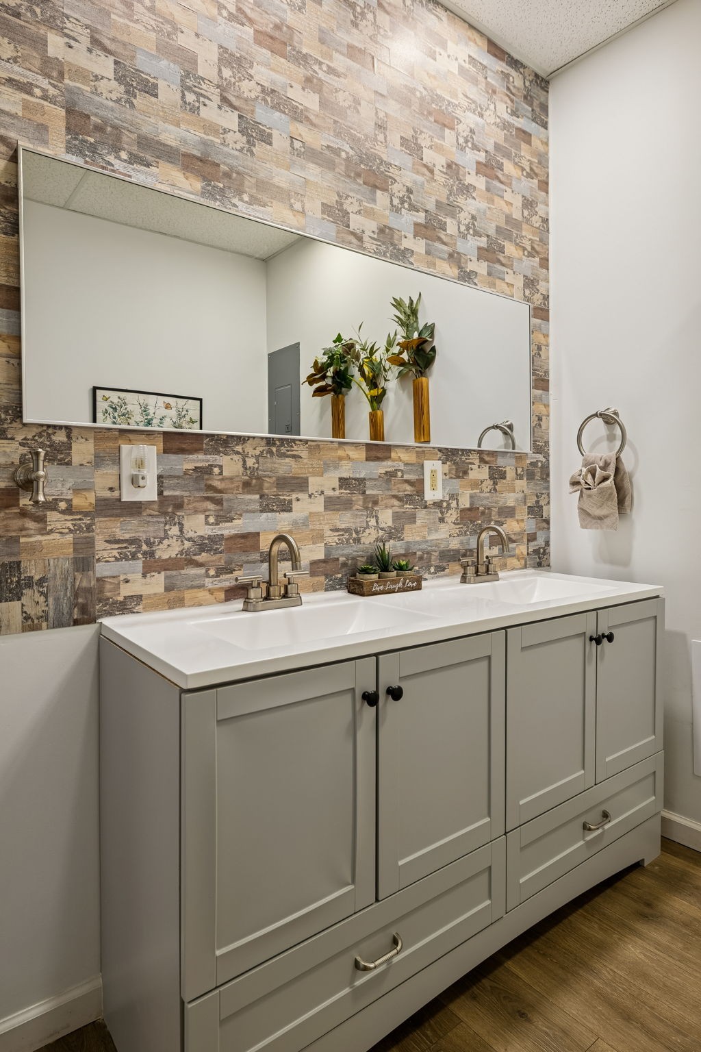 814 Denning Ford Road Portland, TN 37148 - Photo 66 of 99 a bathroom with a sink and a mirror