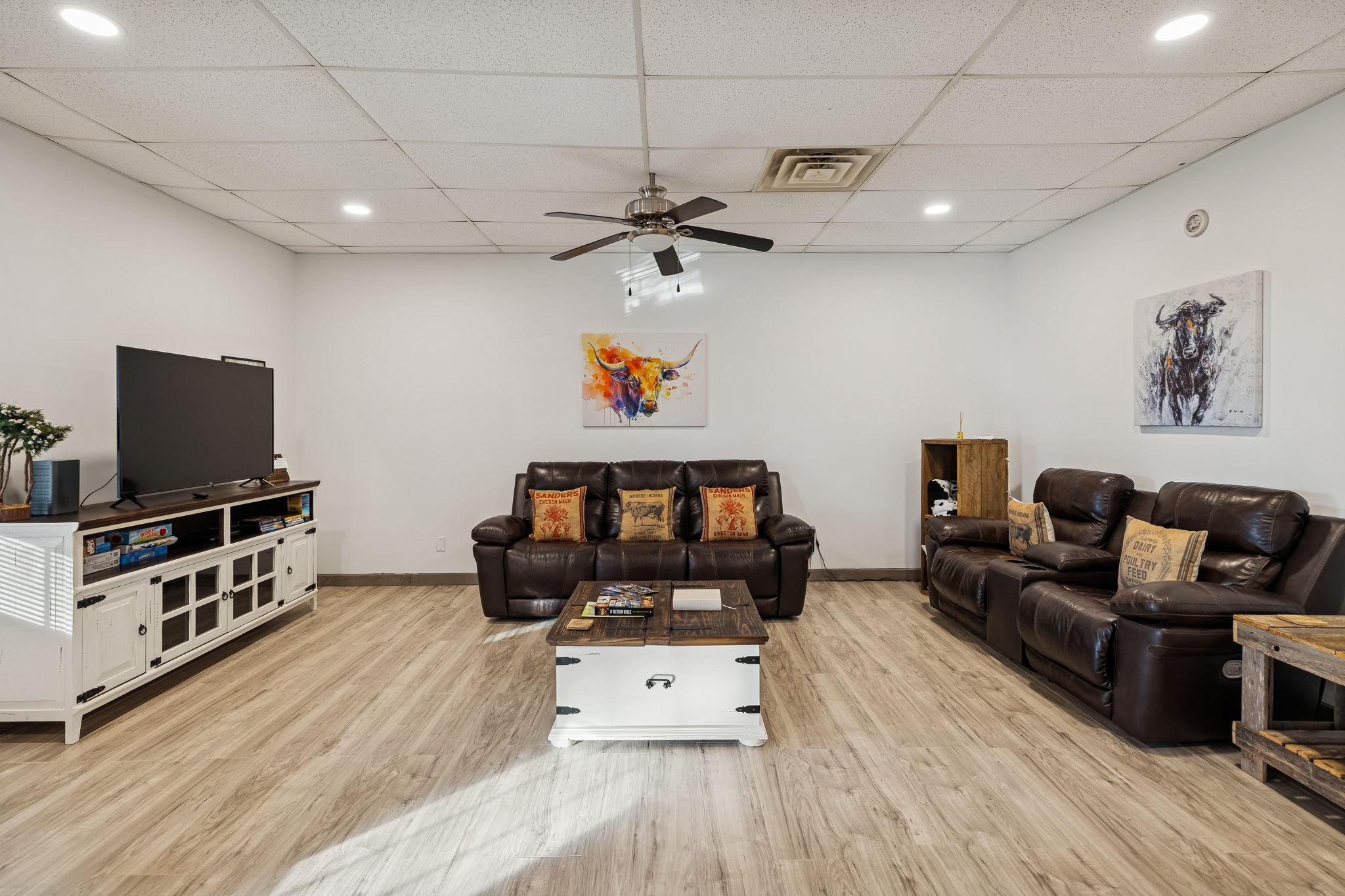 814 Denning Ford Road Portland, TN 37148 - Photo 76 of 99 a living room with furniture and a flat screen tv