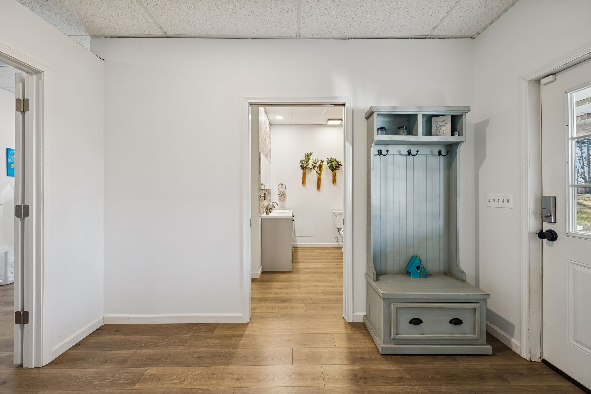 814 Denning Ford Road Portland, TN 37148 - Photo 80 of 99 a view of a hallway with wooden floor and a livingroom