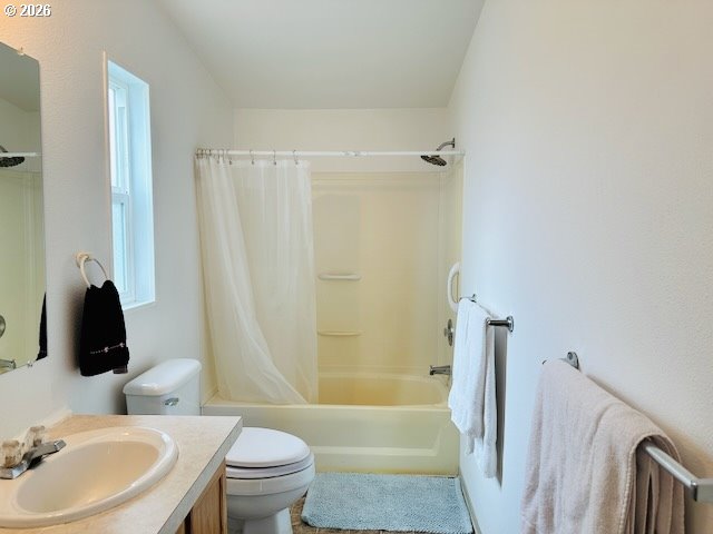 2438 Maia Loop Springfield, OR 97477 - Photo 16 of 26 Owner's Suite Bathroom