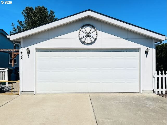 2438 Maia Loop Springfield, OR 97477 - Photo 2 of 26 Garage