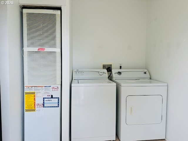 2438 Maia Loop Springfield, OR 97477 - Photo 21 of 26 Laundry