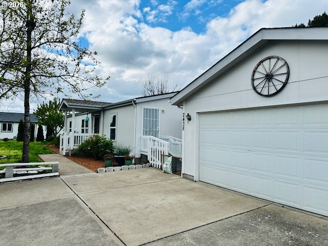 2438 Maia Loop Springfield, OR 97477 - Photo 4 of 26 Exterior