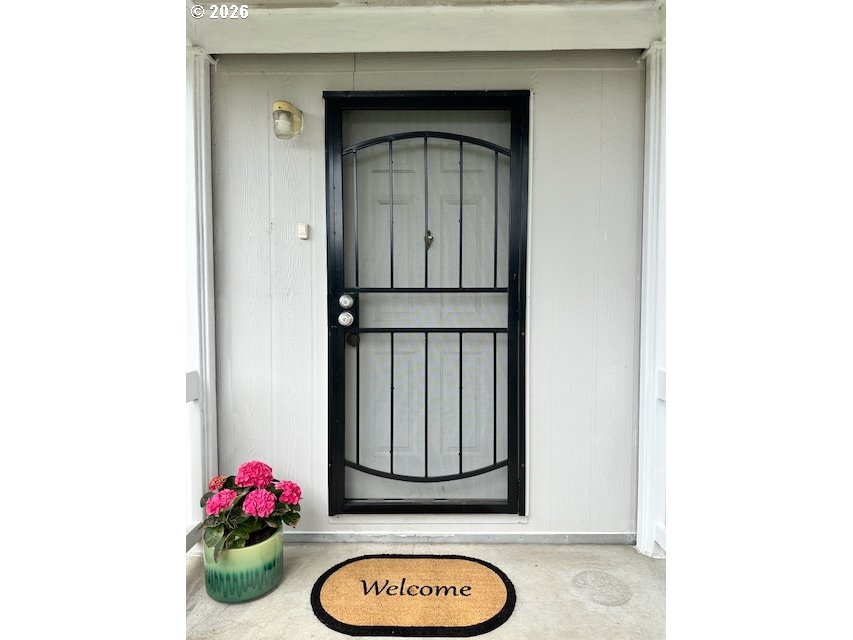 2438 Maia Loop Springfield, OR 97477 - Photo 5 of 26 Entrance/Foyer