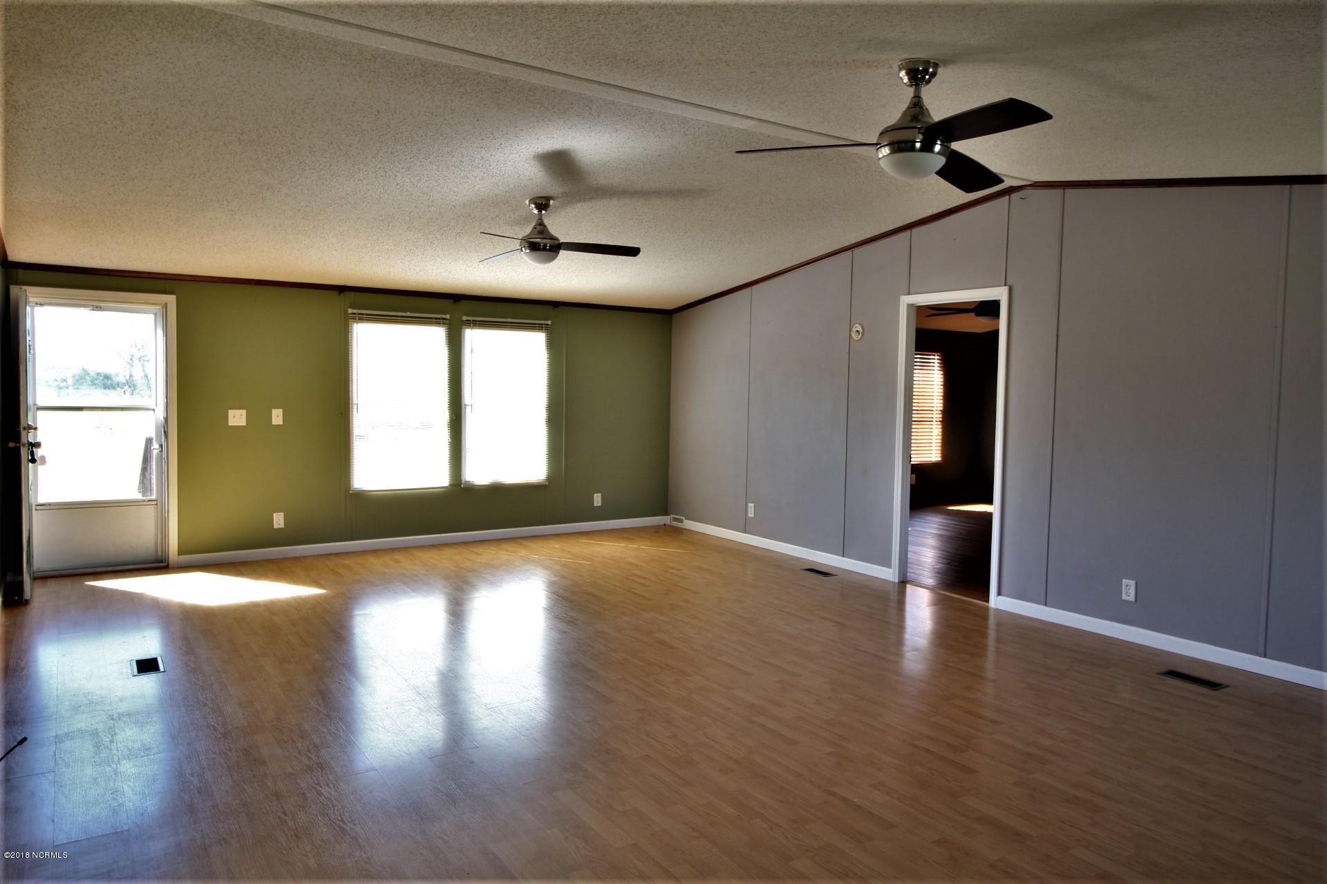 250 Taylor Road Havelock, NC 28532 - Photo 12 of 51 Living room