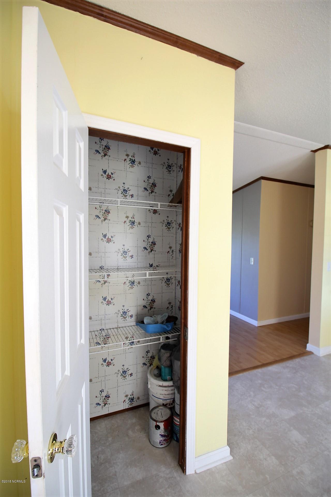 250 Taylor Road Havelock, NC 28532 - Photo 15 of 51 Kitchen pantry