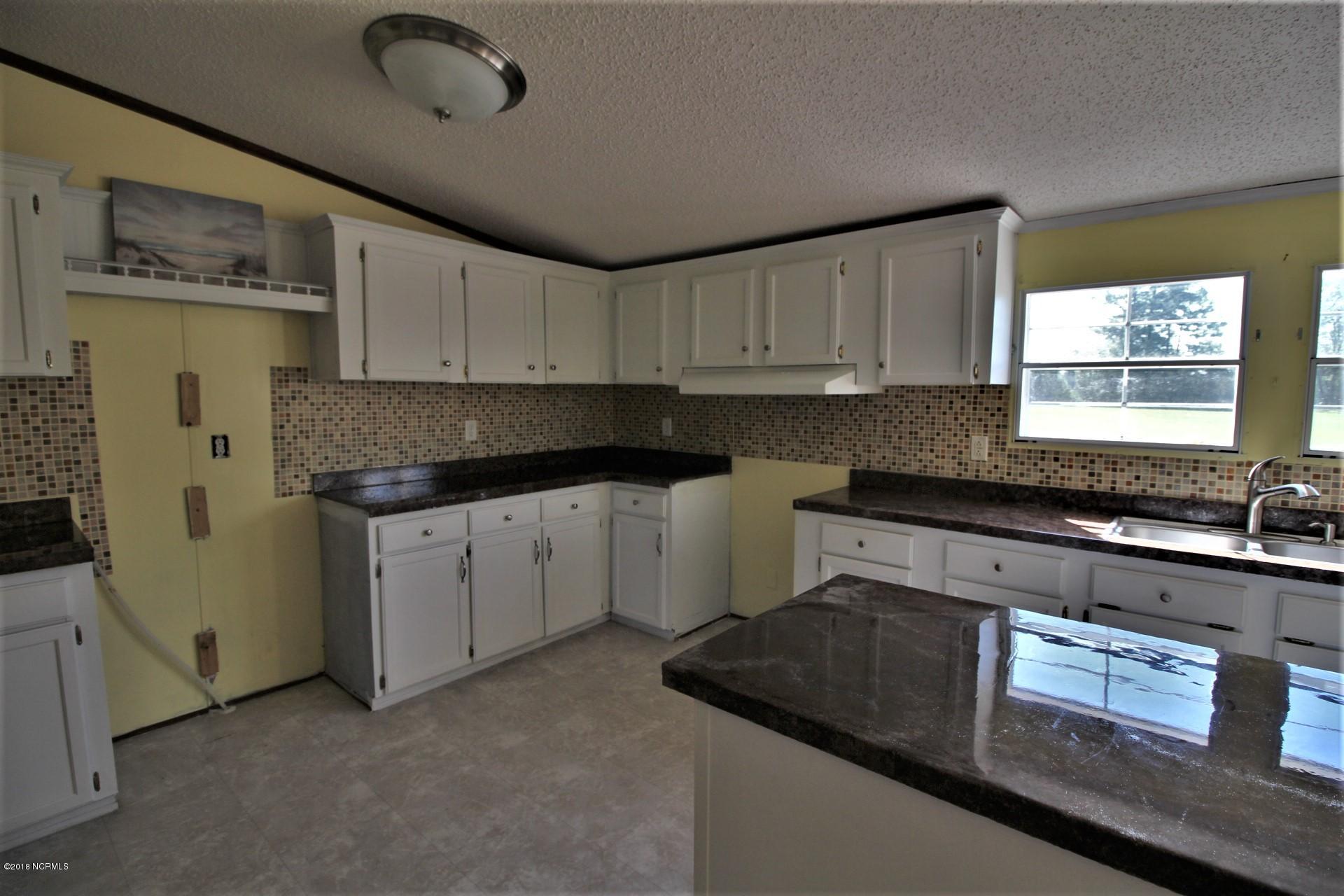 250 Taylor Road Havelock, NC 28532 - Photo 19 of 51 Kitchen