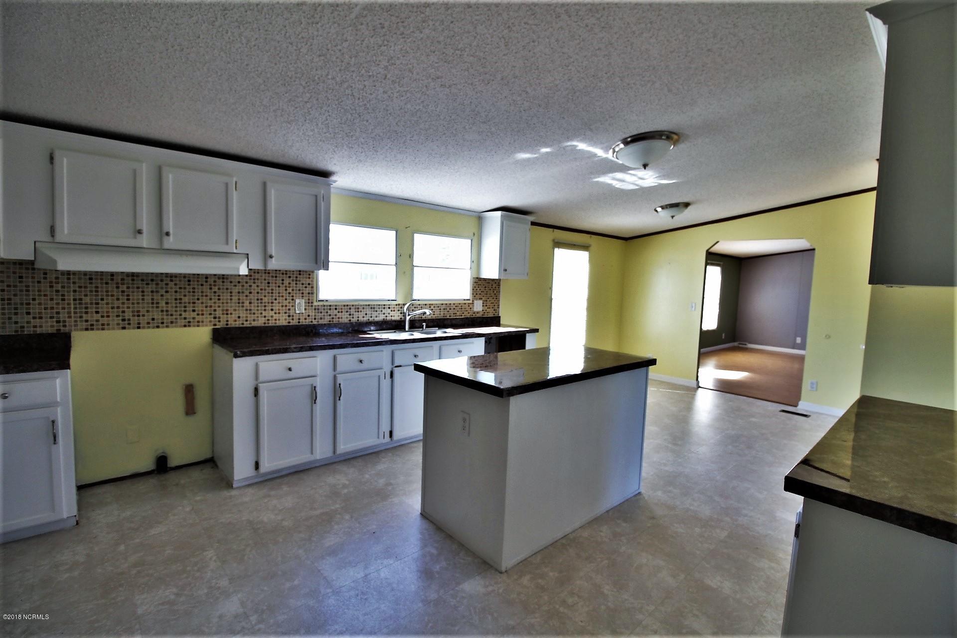 250 Taylor Road Havelock, NC 28532 - Photo 21 of 51 Kitchen with eat in area