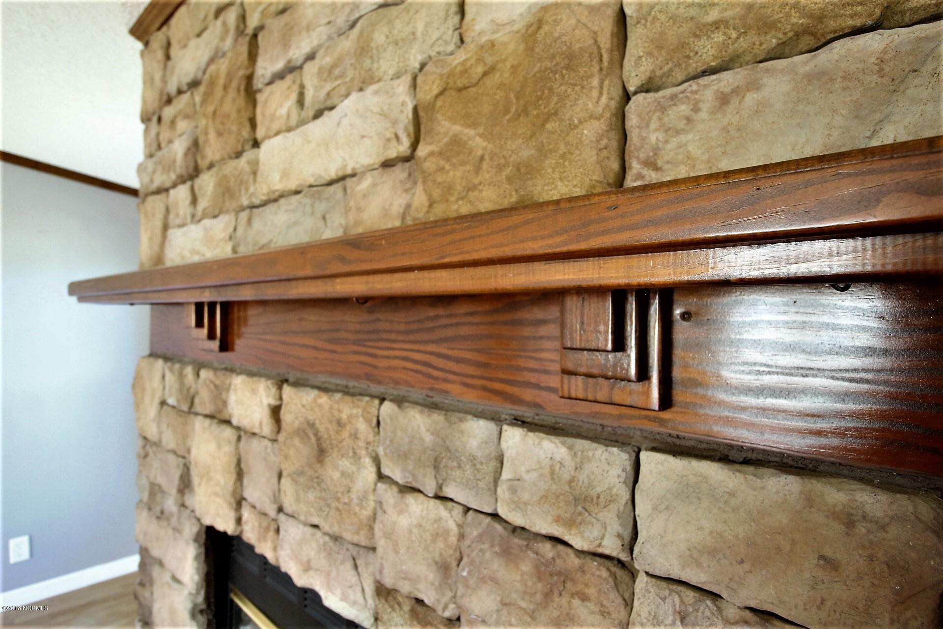 250 Taylor Road Havelock, NC 28532 - Photo 10 of 51 Fireplace mantel