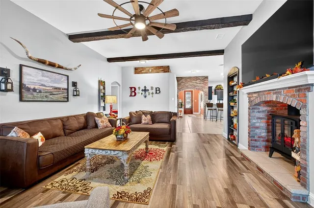 $439,900 | 289 Hilltop Drive, Justin, TX 76247