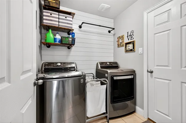 $439,900 | 289 Hilltop Drive, Justin, TX 76247