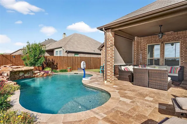 $439,900 | 289 Hilltop Drive, Justin, TX 76247