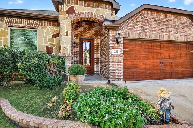 $439,900 | 289 Hilltop Drive, Justin, TX 76247