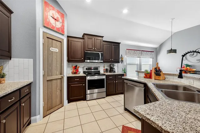 $439,900 | 289 Hilltop Drive, Justin, TX 76247