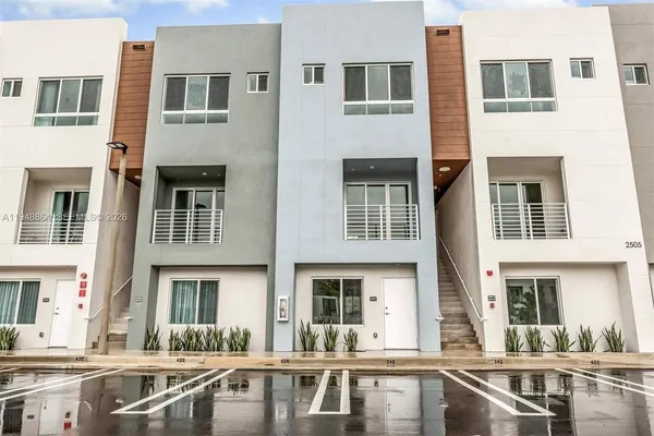 $2,800 | 2555 Northeast 193rd Street, Unit 2220, Miami, FL 33180