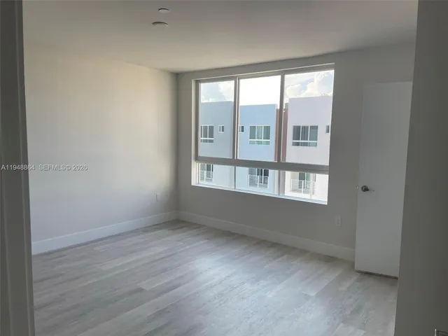 $3,000 | 2555 Northeast 193rd Street, Unit 2220, Miami, FL 33180