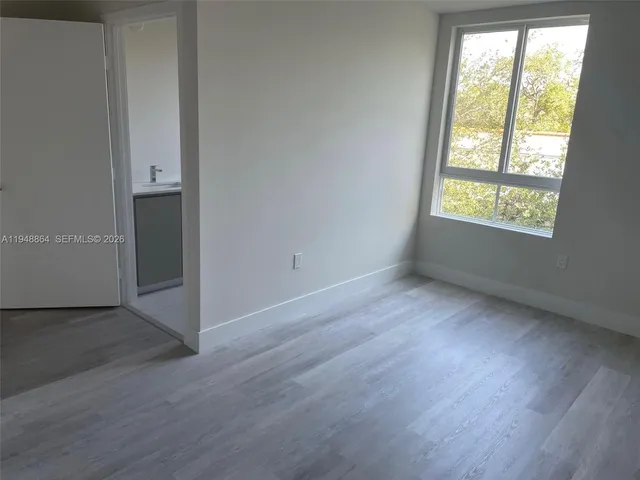 $3,000 | 2555 Northeast 193rd Street, Unit 2220, Miami, FL 33180