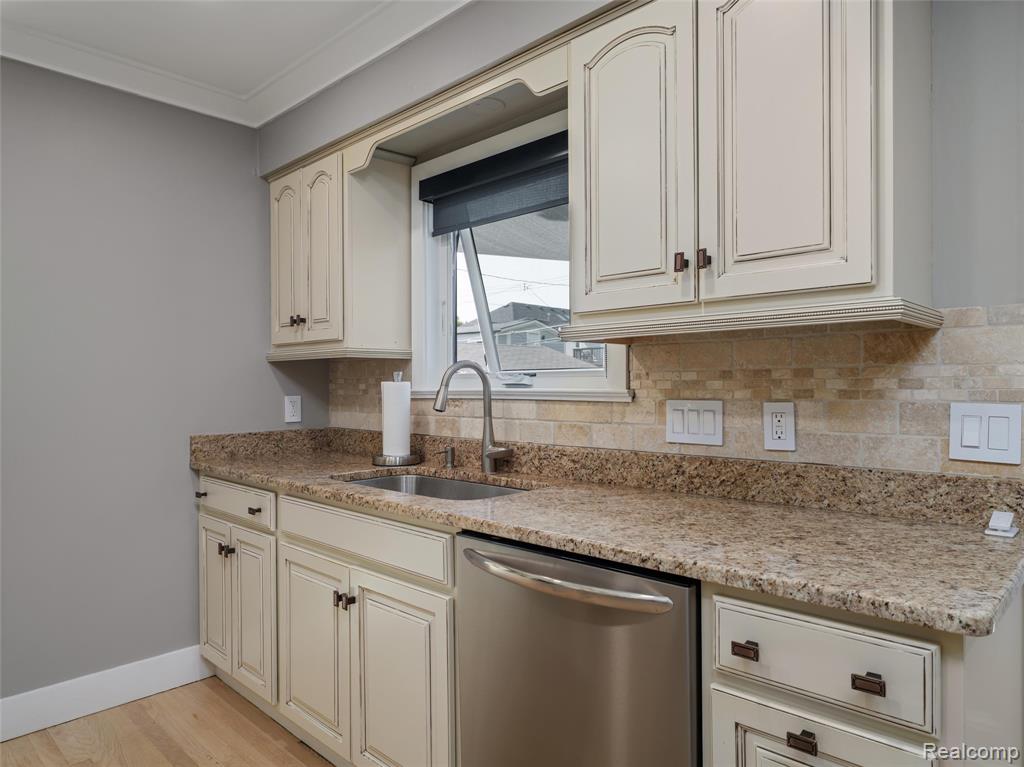 1323 Ruffner Avenue Birmingham, MI 48009 - Photo 10 of 26