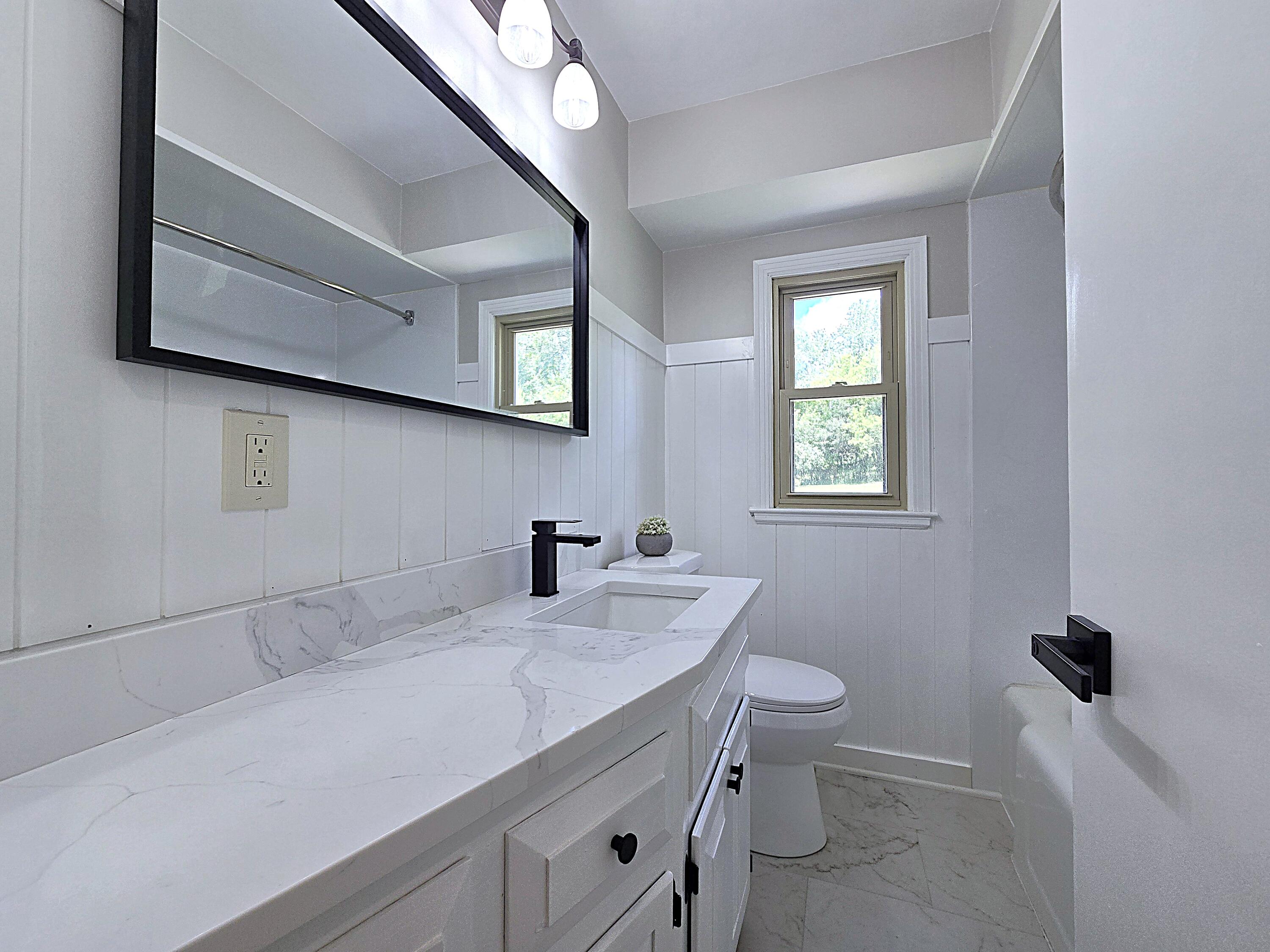 N92-w29368 Center Oak Road Merton, WI 53029 - Photo 13 of 44 Refreshed Bathroom