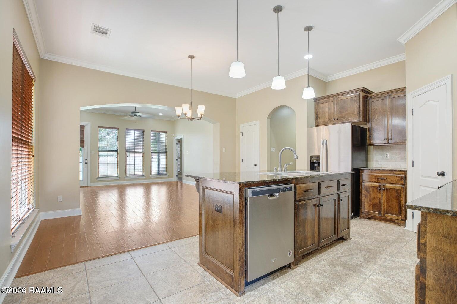 918 Russo Road New Iberia, LA 70563 - Photo 2 of 14 20240830170653707647000000-o