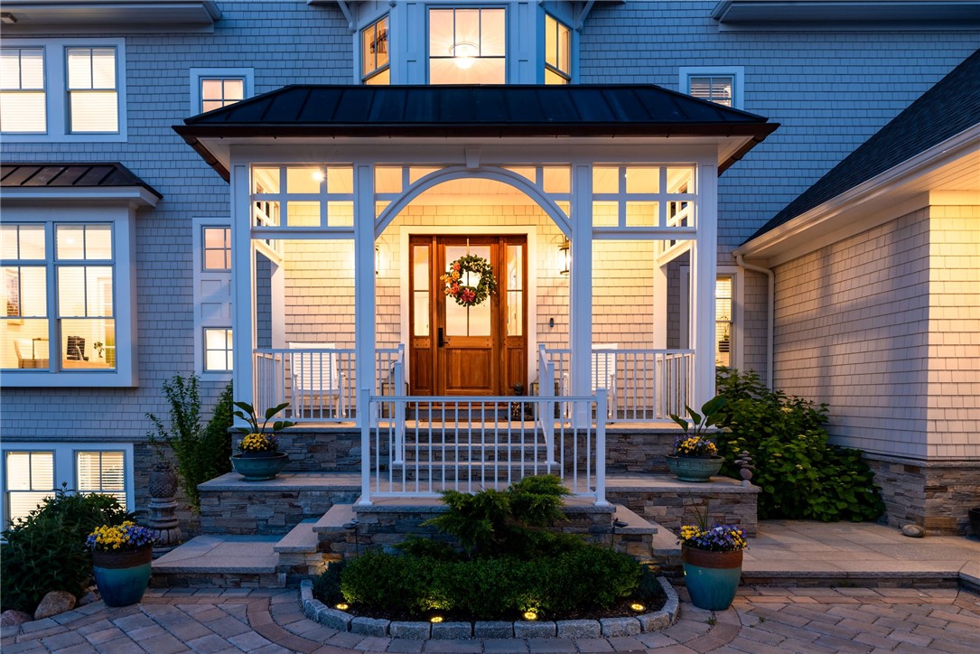 10 Coulter Street Jamestown, RI 02835 - Photo 42 of 48 Inviting front entry