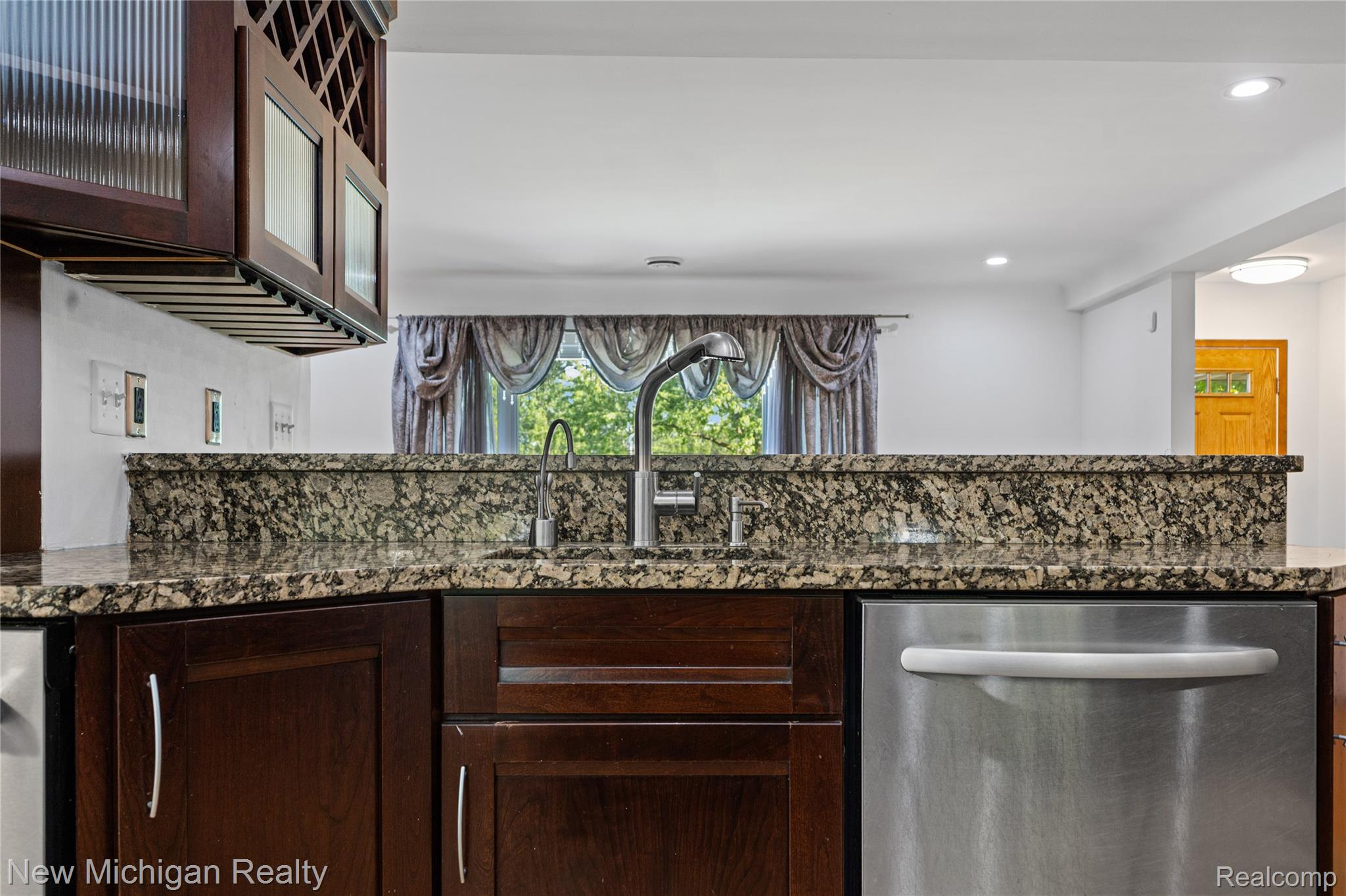 8359 Chicago Road South Warren, MI 48093 - Photo 21 of 74